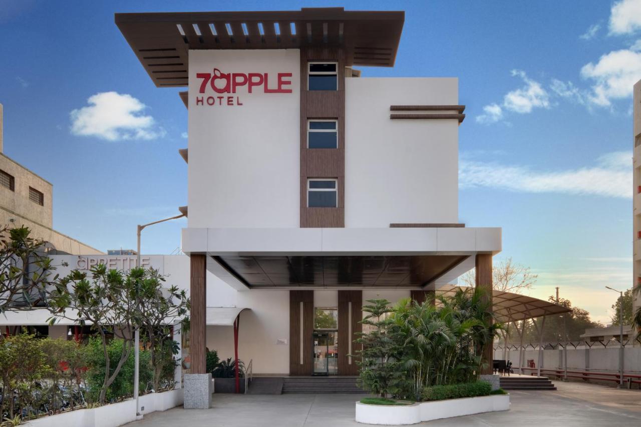 7 Apple Hotel, Vadodara Esterno foto